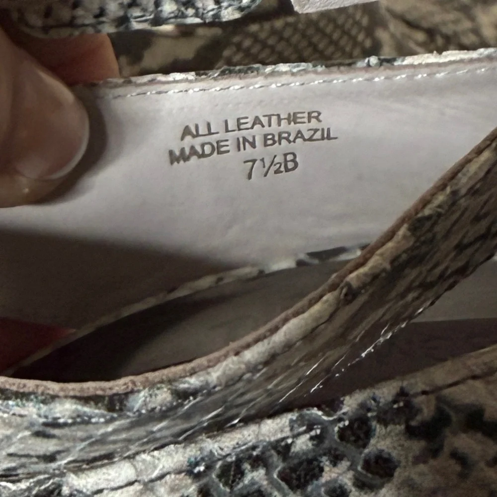 BCBG MaxAzria Ashlee Dove Steel‎ Gray Safari Snake Print Heels Womens Size 7.5
